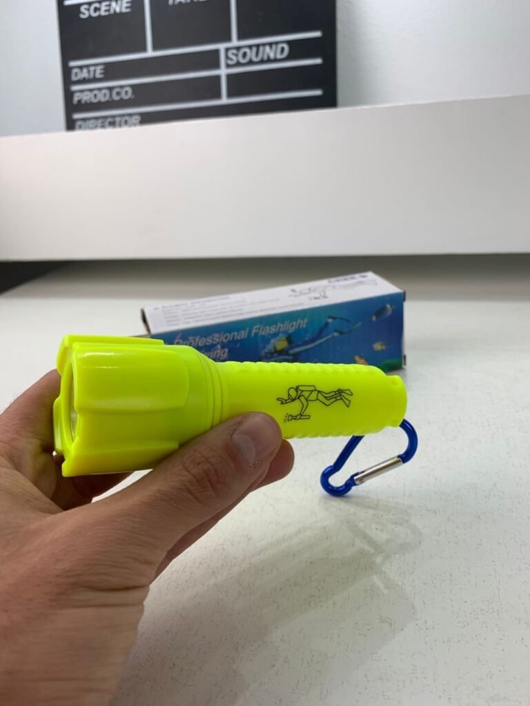 Lampe Torche Sous-Marine Étanche jusqu’à 25 mètres