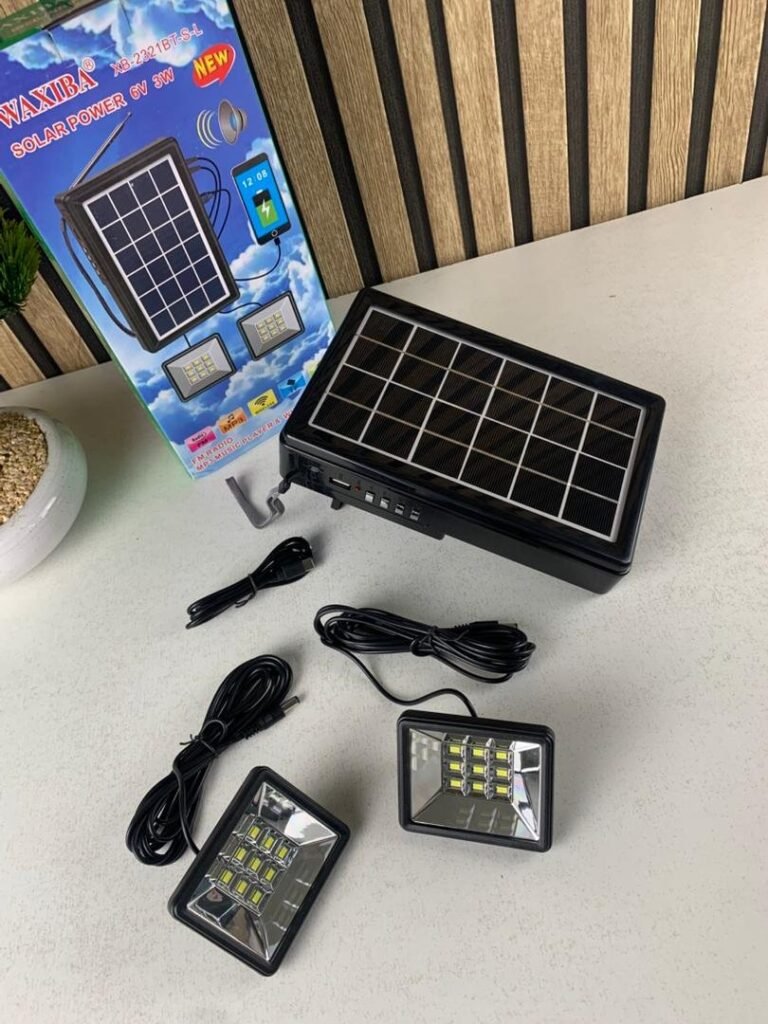 Kit d’Éclairage Solaire XB-2321BT avec Haut Parleur et Deux Lampes