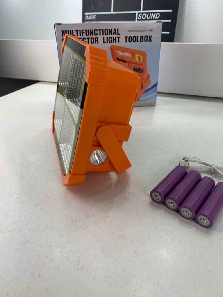 Projecteur LED multifonctions – éclairage puissant 4000 mAh