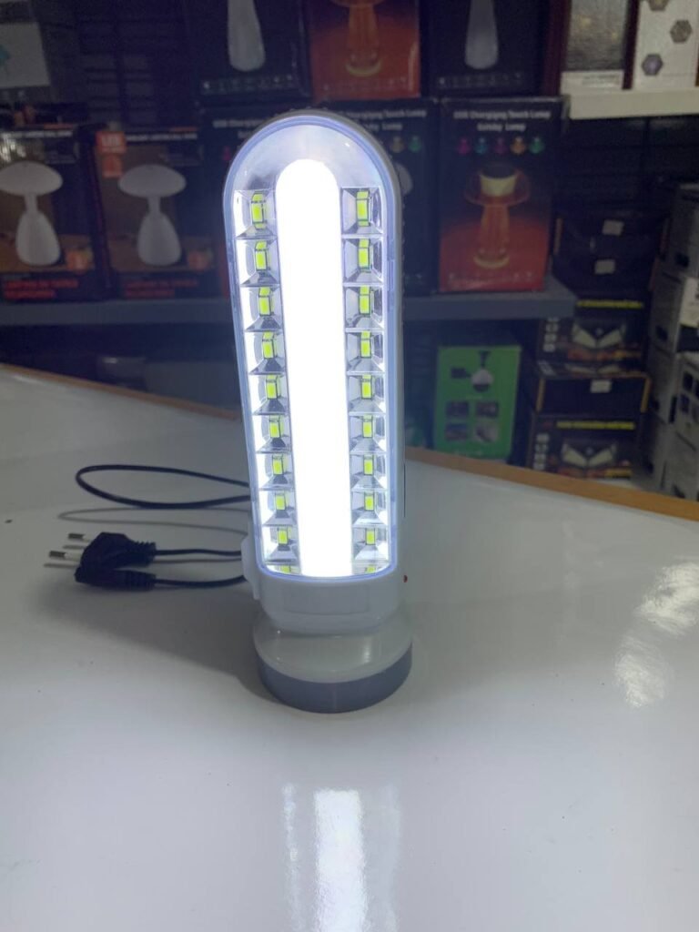 Lampe et torche LED Solaire Puissante Rechargeable USB